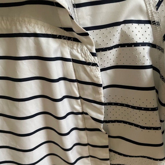 Lululemon lightweight windbreaker - Picture 4 of 4